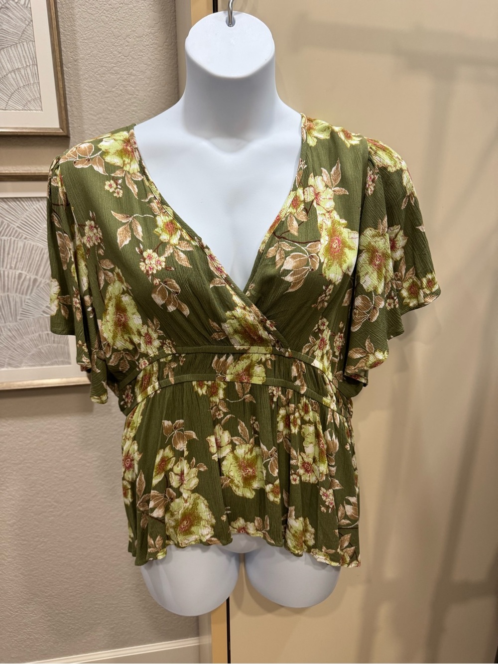 Maurice’s Floral V-Neck Peplum Top in Olive Green XL